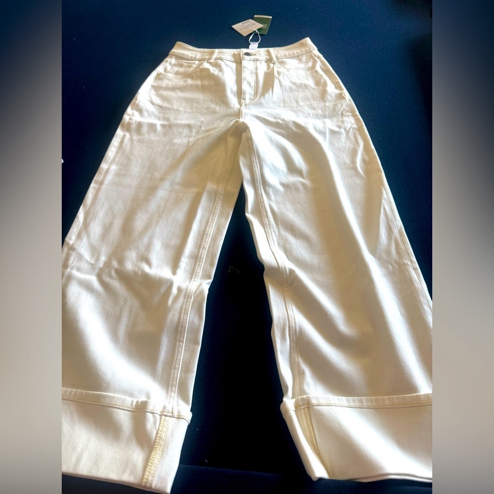 HALARA Flex Denim in winter white! FLEX DENIM is so comfy cute and FLATTERING 🔥